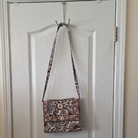 Vera Bradley Handbags - RARE DESIGN VERY BRADLEY CROSSBODY HANDBAG